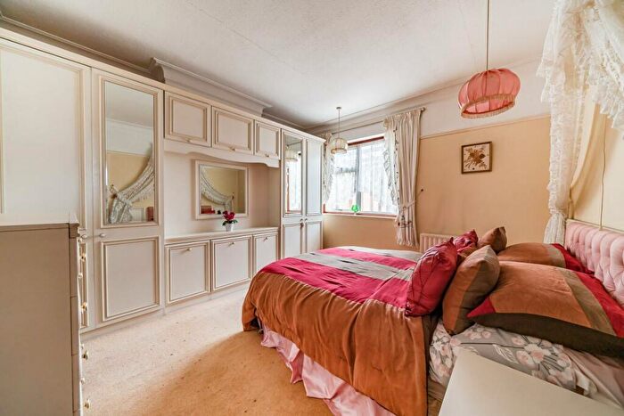 2 Bedroom Bungalow For Sale In Allerford Road, Catford, SE6
