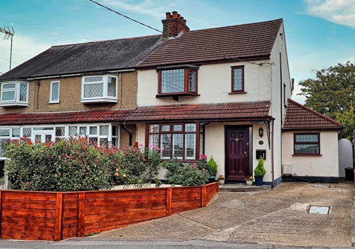3 Bedroom Semi-Detached House For Sale In Daws Heath Road, Hadleigh, SS7