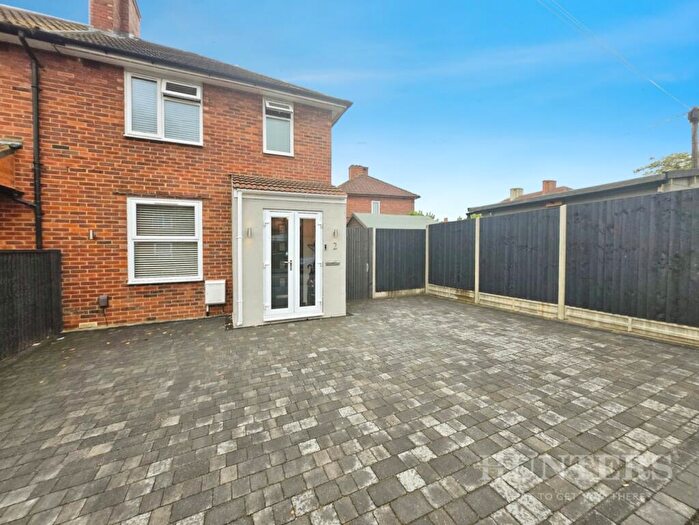 2 Bedroom End Of Terrace House For Sale In St Albans Grove, Carshalton, SM5