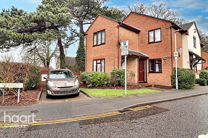 3 Bedroom Maisonette For Sale In The Wicketts, Luton, LU2
