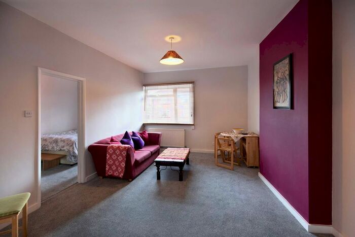 1 Bedroom Flat To Rent In South Street, Isleworth, TW7
