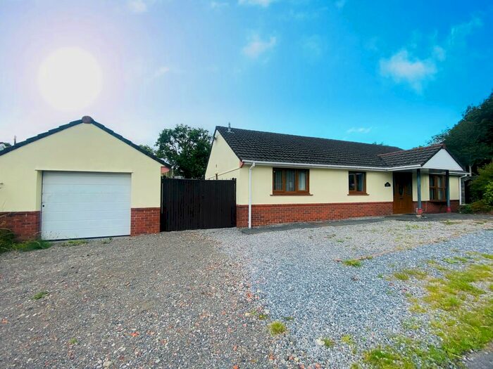 3 Bedroom Bungalow To Rent In Frederick Place, Llansamlet, Swansea, SA7