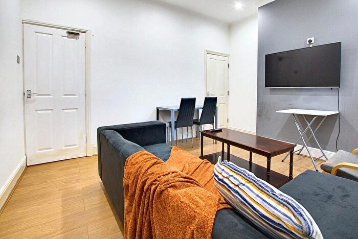 4 Bedroom Terraced House To Rent In Lytton Road, Leicester, LE2