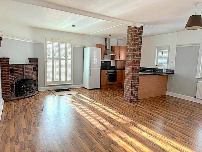 3 Bedroom Flat To Rent In Nevill Road, Rottingdean, East Sussex., BN2