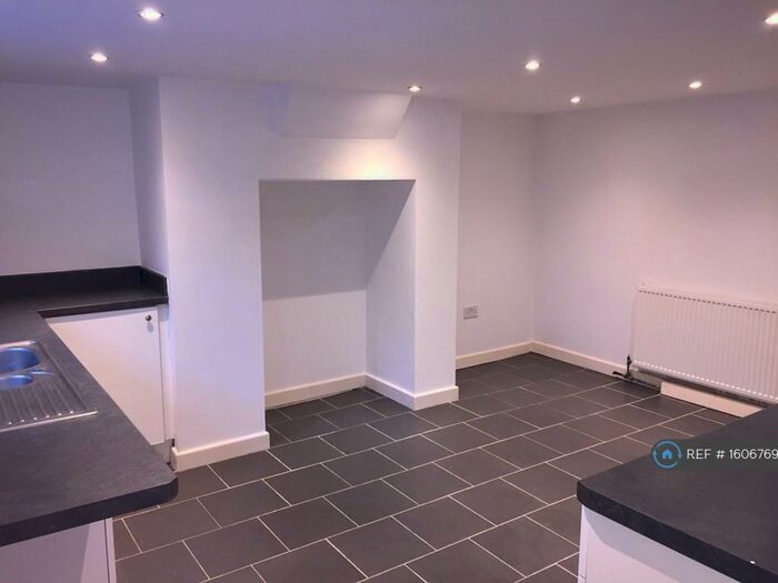 3 Bedroom Terraced House To Rent In School Street, Huddersfield, HD5