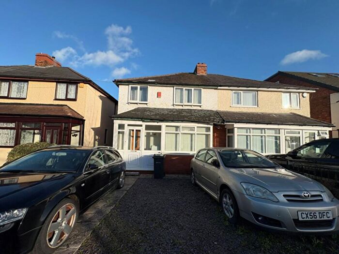 3 Bedroom Semi-Detached House For Sale In Redthorn Grove, Birmingham, West Midlands, B33