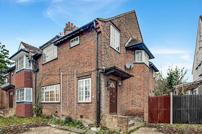 4 Bedroom Semi-Detached House To Rent In The Meadow Way, Harrow, HA3