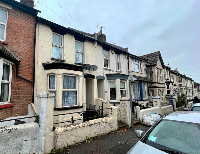 1 Bedroom Flat To Rent In Richmond Road, Gillingham, ME7