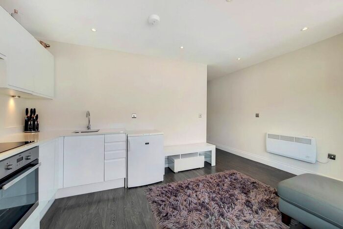 1 Bedroom Flat To Rent In Southlands Road, Bromley Common, Bromley, BR2