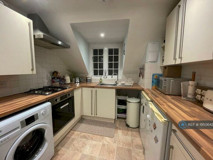 1 Bedroom Flat To Rent In Market Place, Wantage, OX12