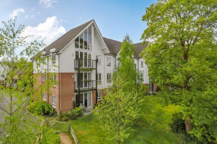 2 Bedroom Flat For Sale In Godalming, Surrey, GU7