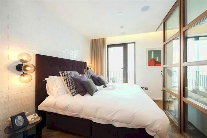 Studio To Rent In Viaduct Gardens, London, SW11