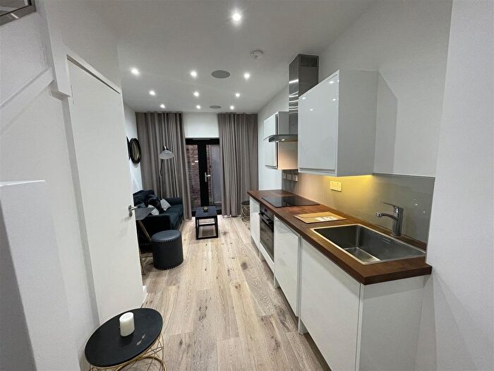 1 Bedroom Detached House To Rent In Siamese Mews, London, N3