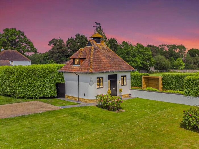 1 Bedroom Detached House For Sale In The Old Sussex Stud, West Grinstead, RH13