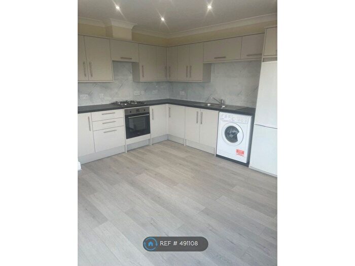 2 Bedroom Flat To Rent In Clarendon Court, Morden, SM4