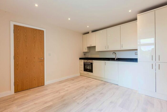 1 Bedroom Flat To Rent In Brixton Road, Brixton, London, SW9