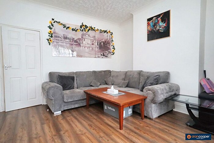 3 Bedroom End Of Terrace House For Sale In New Street, Bedworth, CV12