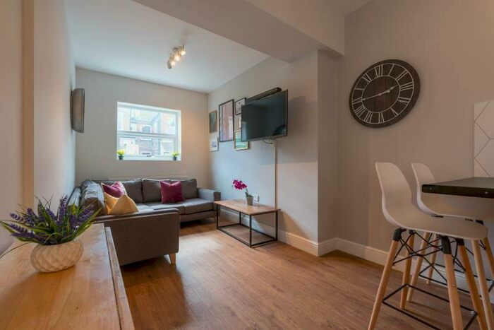 7 Bedroom Terraced House To Rent In Pains Road, Portsmouth, PO5