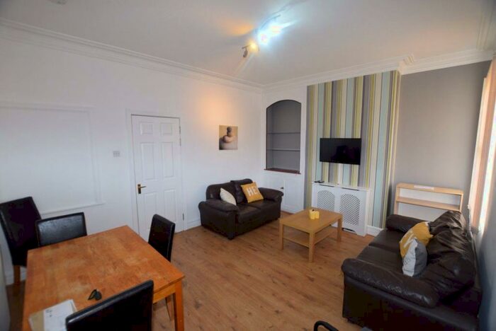 5 Bedroom House To Rent In Stepping Lane, DE1