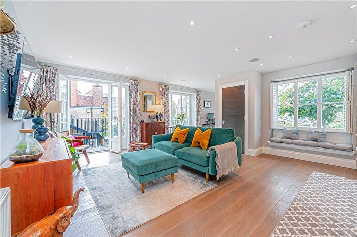 1 Bedroom Flat For Sale In Rosslyn Road, Twickenham, TW1