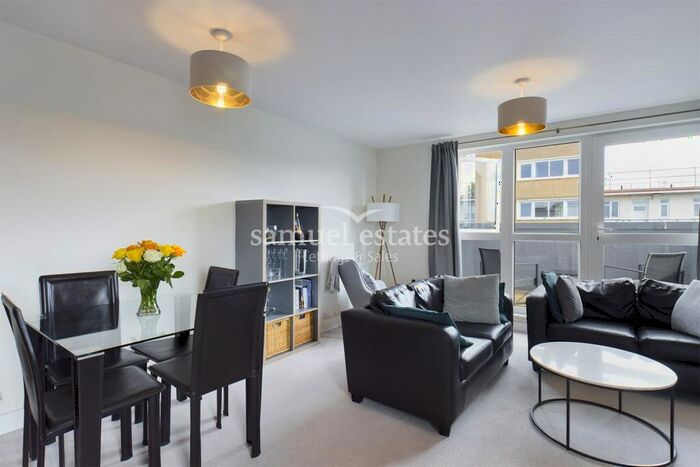 2 Bedroom Flat To Rent In Limerick Close, Clapham, SW12