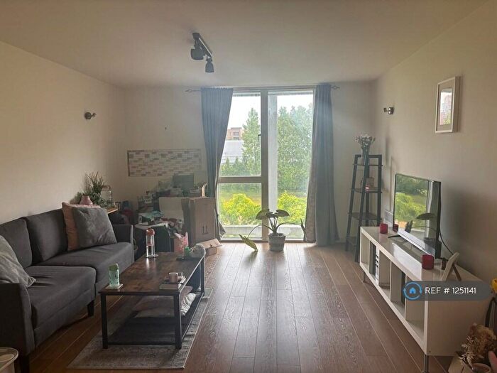 1 Bedroom Flat To Rent In Chadwell Lane, Haringey, London, N8
