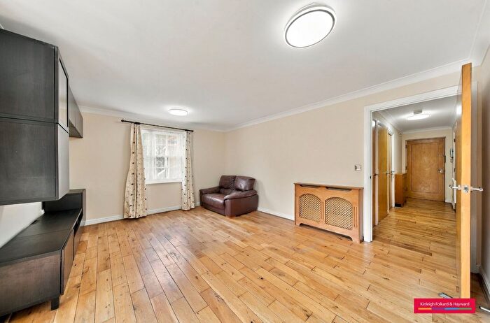2 Bedroom Flat To Rent In Blackwell Close, London, N21