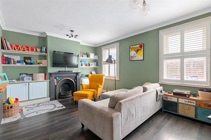3 Bedroom Flat For Sale In Kingston Road, Raynes Park, SW20