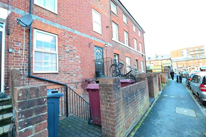 3 Bedroom Maisonette For Sale In Zinzan Street, Reading, RG1