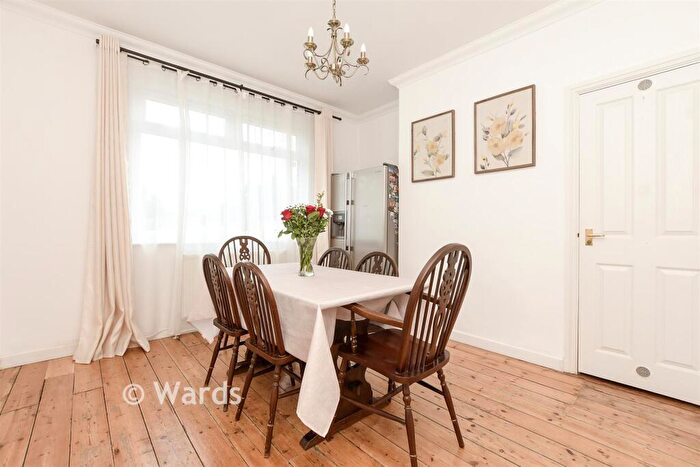 5 Bedroom Detached House For Sale In Moat Lane, Erith, Kent, DA8