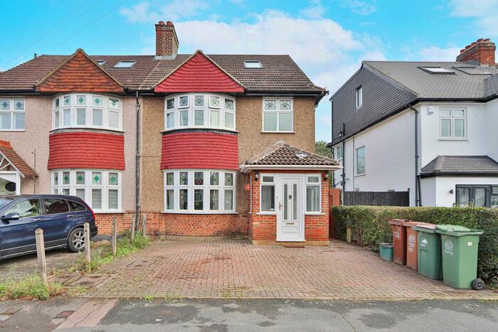 4 Bedroom Semi-Detached House To Rent In Lynwood Drive, Worcester Park, KT4