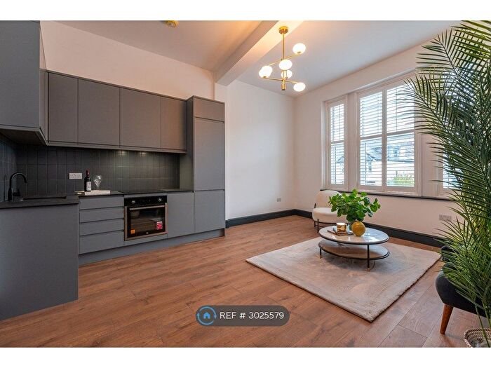 1 Bedroom Flat To Rent In Colney Hatch Lane, London, N10