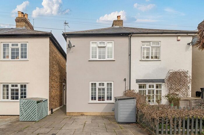 3 Bedroom Semi Detached House For Sale In Walton On Thames, Surrey, KT12