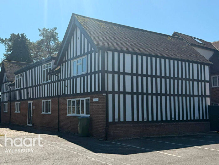 2 Bedroom Apartment For Sale In High Street, Aylesbury, HP22