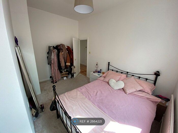 2 Bedroom Flat To Rent In West Bank, London, N16