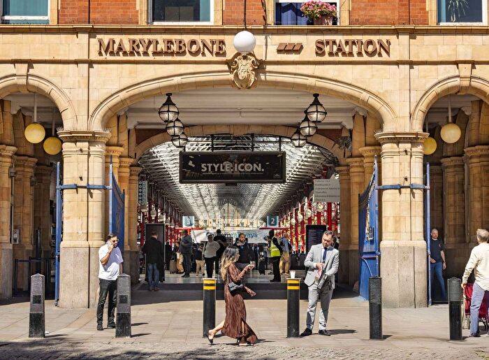 2 Bedroom Flat For Sale In Church Street, London, NW8