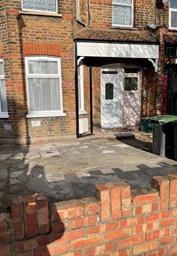 2 Bedroom Flat To Rent In Granville Road, London, N22