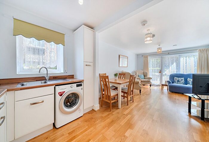 2 Bedroom Flat For Sale In Squirrels Heath Lane, Gidea Park, RM2