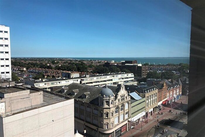 1 Bedroom Flat To Rent In Bedroom Top Floor Flat In Southend On Sea, SS1