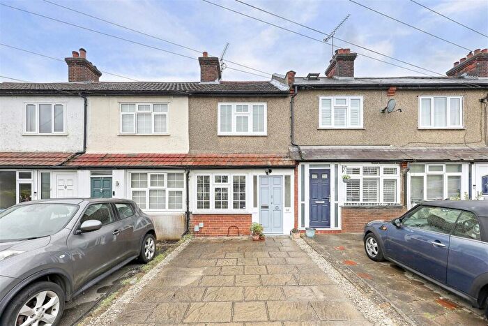 2 Bedroom Cottage For Sale In Lindsey Street, Epping, CM16
