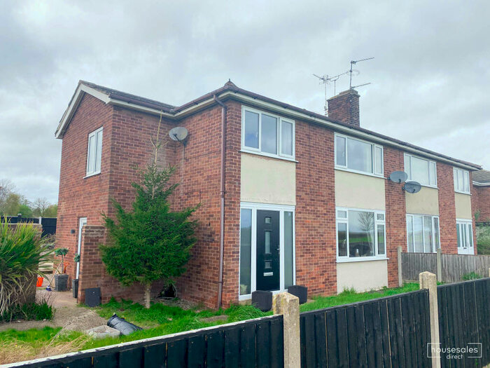 4 Bedroom Semi-Detached House For Sale In Cavell Close Woodbeck, Retford, DN22