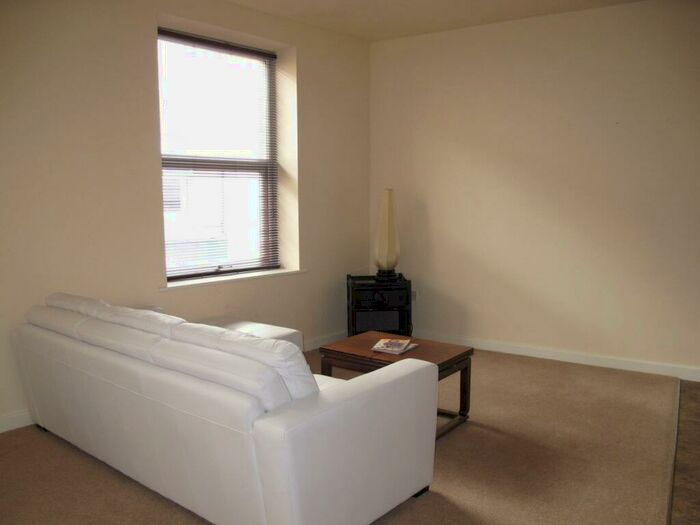 2 Bedroom Flat To Rent In Westgate, Shipley, West Yorkshire, Uk, BD18