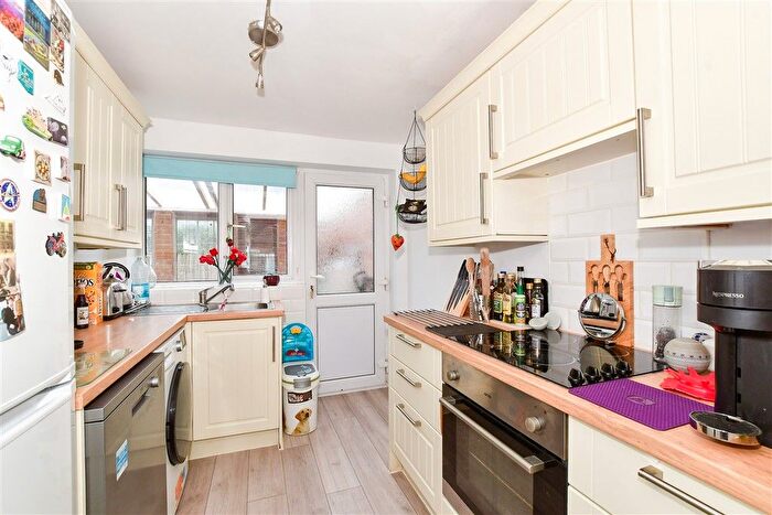 3 Bedroom End Terrace House For Sale In Powell Close, Aylesford, Kent, ME20