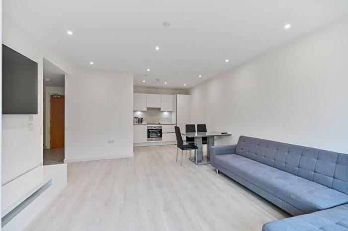1 Bedroom Flat For Sale In Smithy Lane, Hounslow, TW3