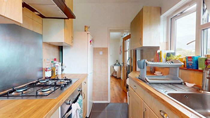 2 Bedroom Cottage To Rent In Point Cottages, Glenfield Road, Ealing, W13