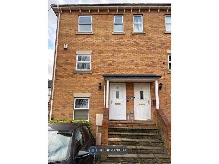 2 Bedroom Maisonette To Rent In Diana Road, Chatham, ME4