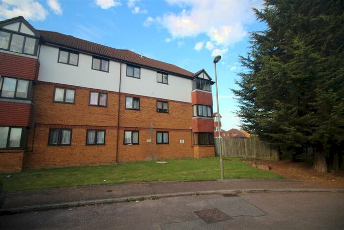 1 Bedroom Flat To Rent In Flat, Moidart Court, Cromarty Road, Edgware, Greater London, HA8