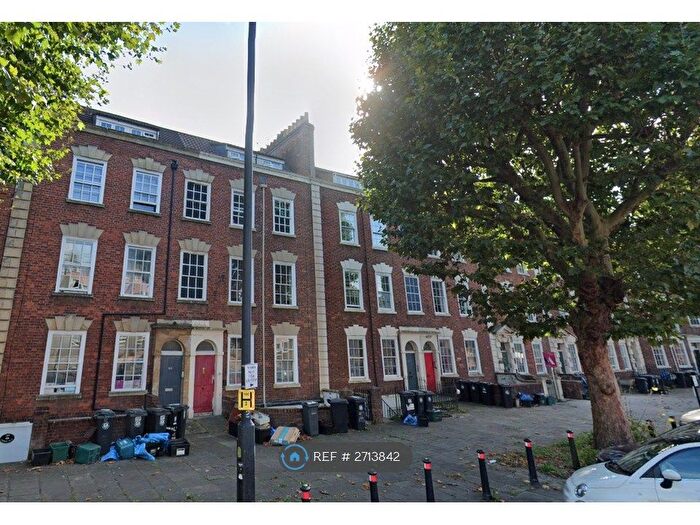 3 Bedroom Flat To Rent In Hotwell Road, Bristol, BS8