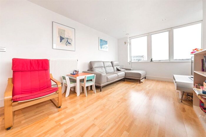 2 Bedroom Flat To Rent In Jubilee Court, Greenwich, SE10