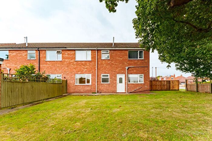 2 Bedroom Flat To Rent In Elmpark Way, York, YO31